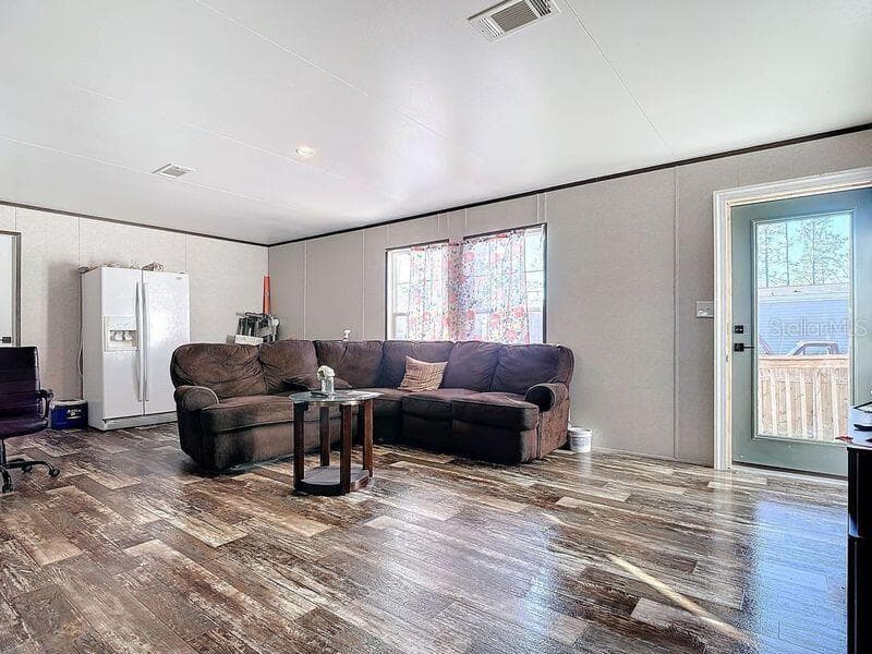 8325 STRASSE BOULEVARD — photo 17 of 57