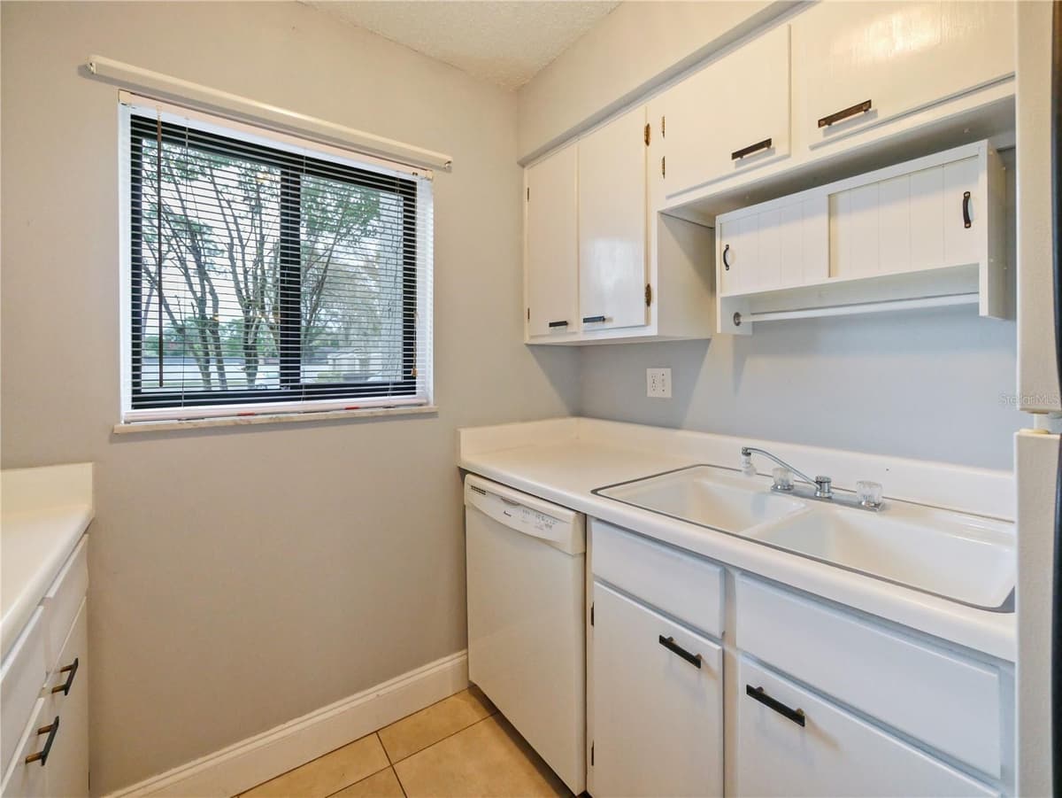 127 SPRINGWOOD CIRCLE — photo 5 of 20