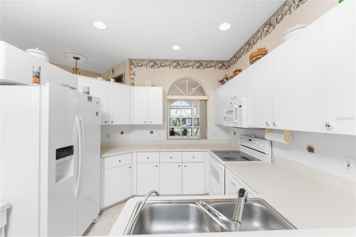 10214 WINDSONG RD — photo 16 of 67