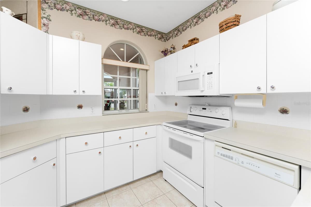 10214 WINDSONG RD — photo 18 of 67
