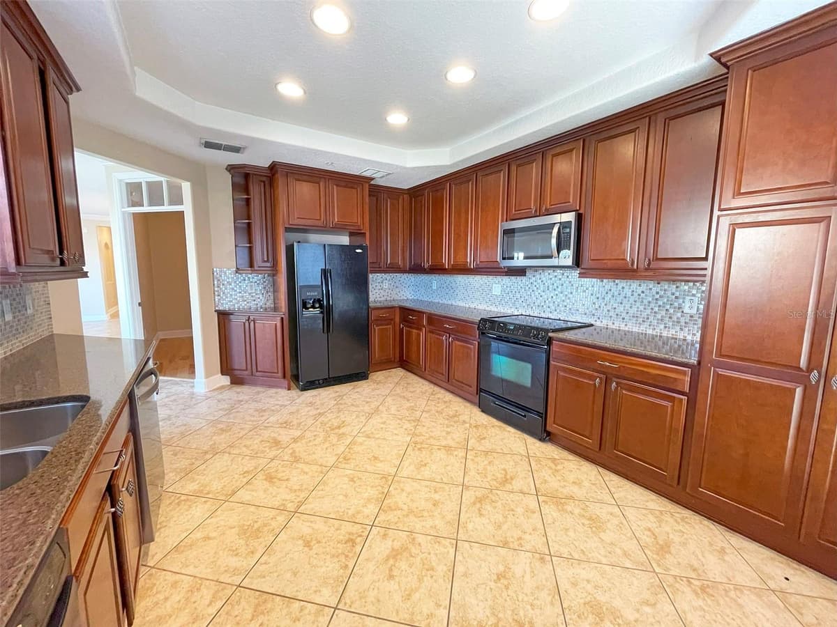 7580 TOSCANA BOULEVARD — photo 12 of 43