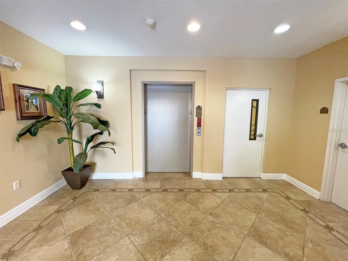 7580 TOSCANA BOULEVARD — photo 34 of 43