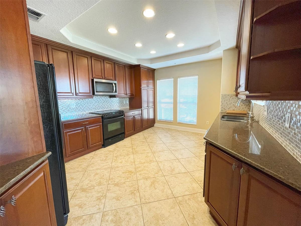 7580 TOSCANA BOULEVARD — photo 11 of 43