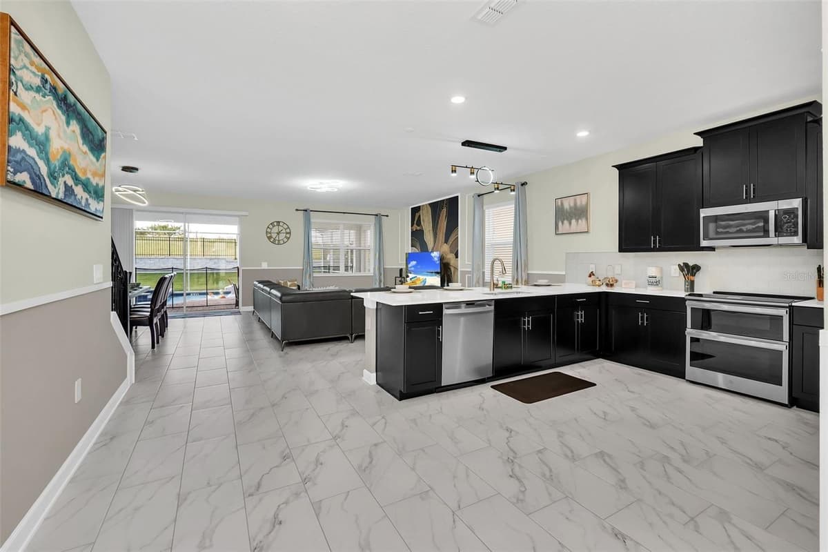 9194 SOMMERSET HILLS DRIVE — photo 3 of 68