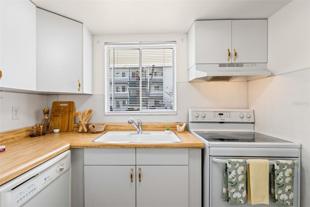 1853 RESTFUL DRIVE — photo 12 of 29