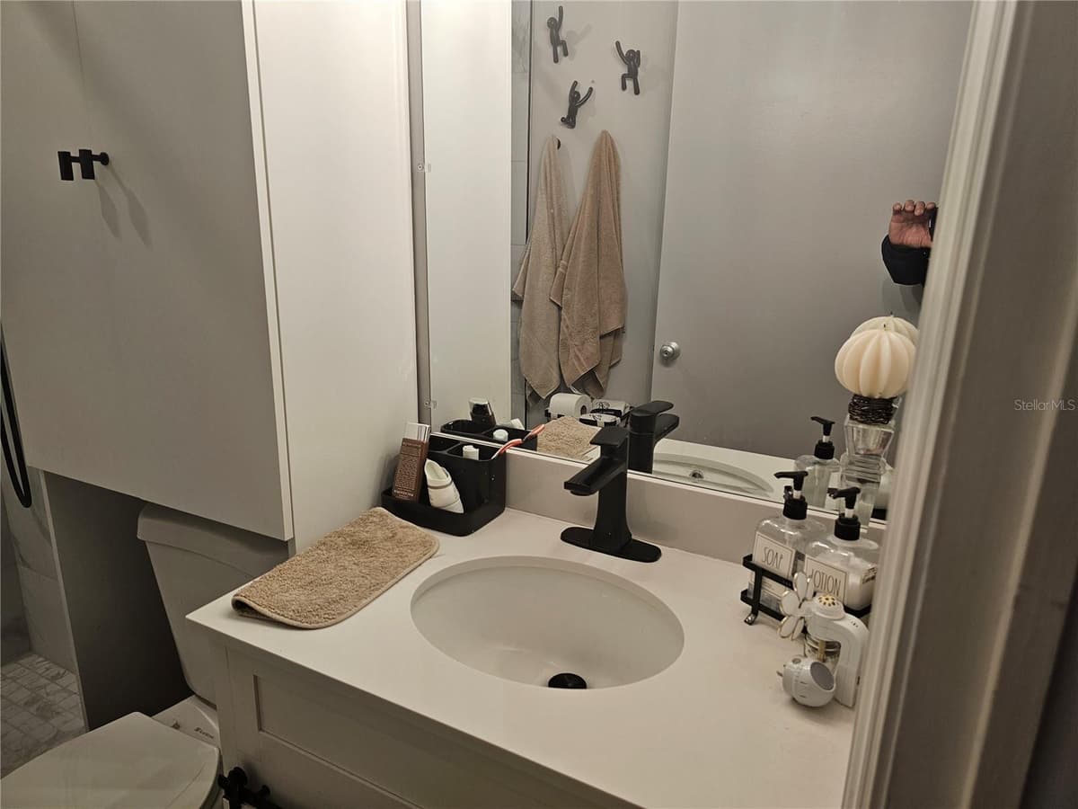 915 CLUB CIRCLE — photo 10 of 29