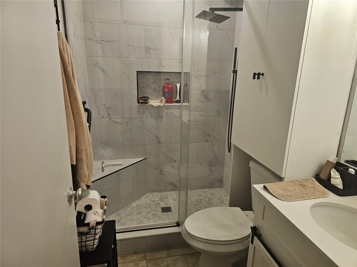 915 CLUB CIRCLE — photo 9 of 29