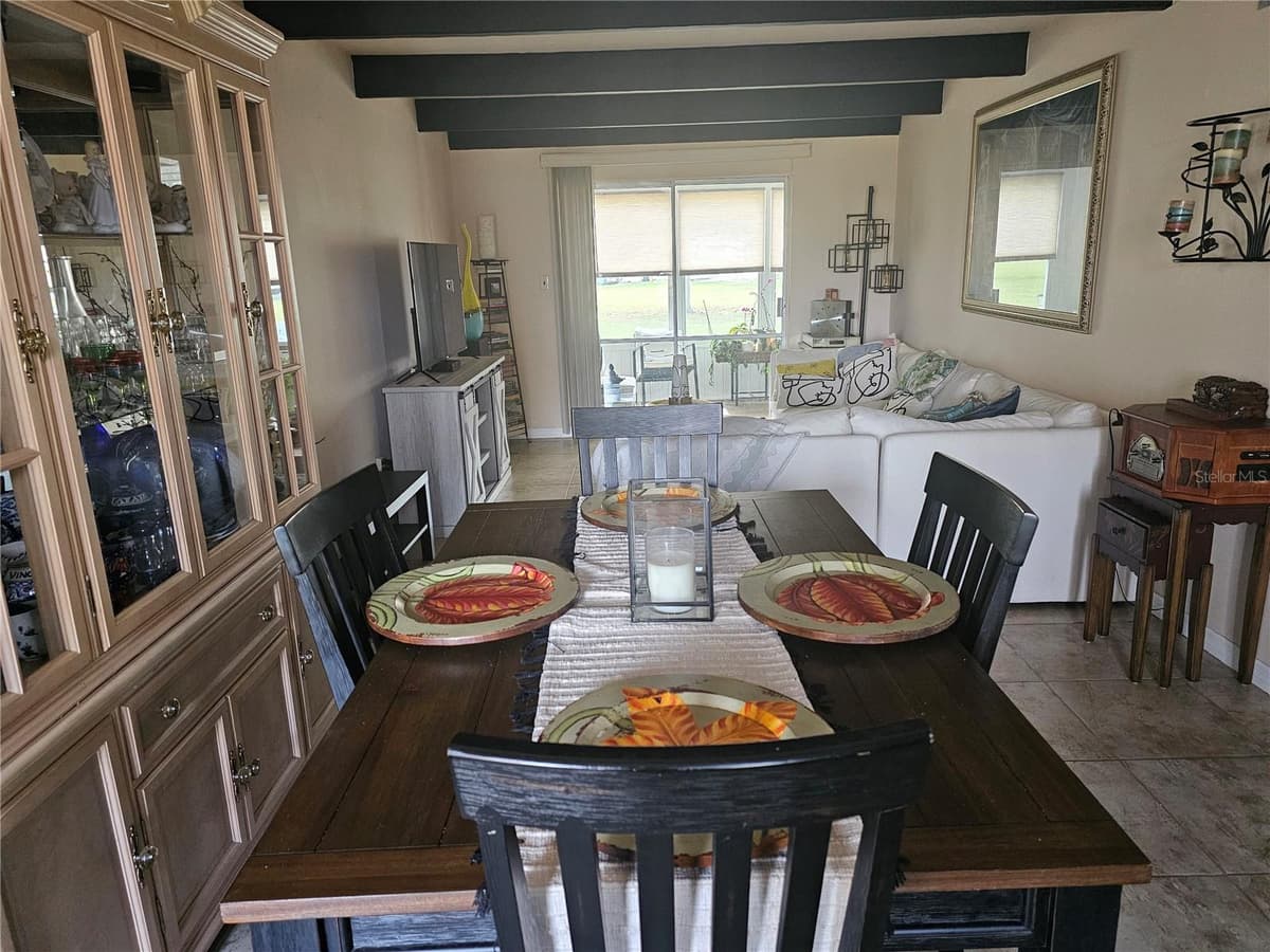 915 CLUB CIRCLE — photo 3 of 29