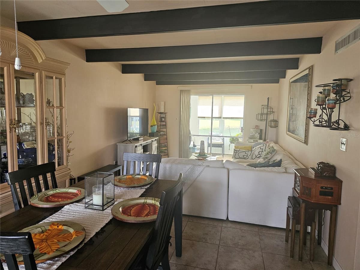 915 CLUB CIRCLE — photo 20 of 29
