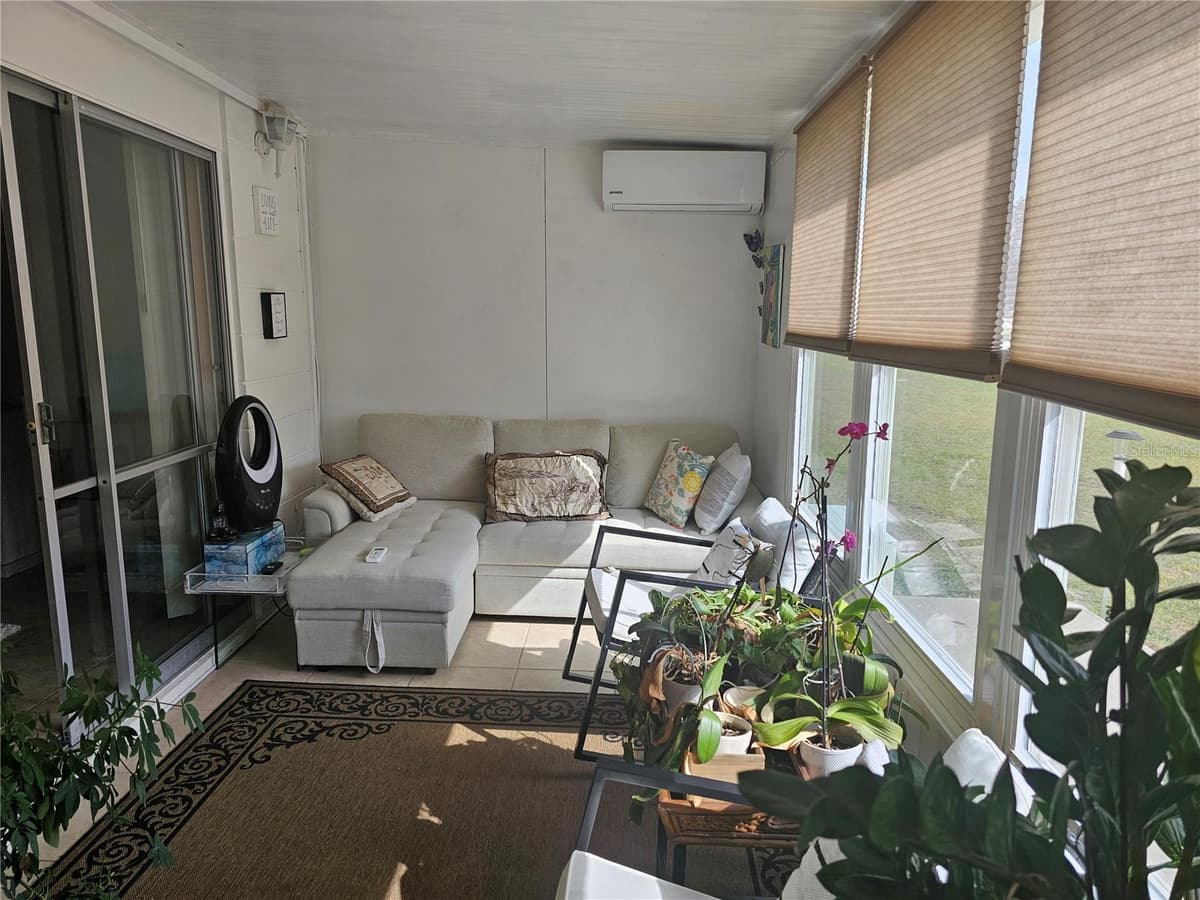 915 CLUB CIRCLE — photo 17 of 29