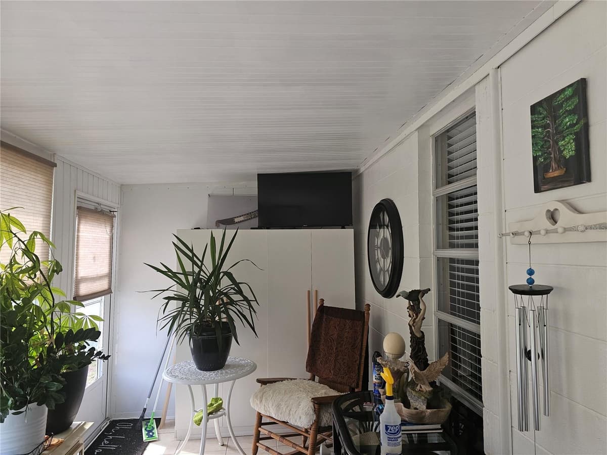 915 CLUB CIRCLE — photo 25 of 29
