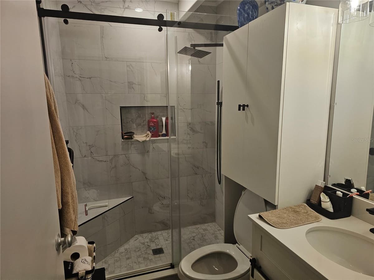 915 CLUB CIRCLE — photo 8 of 29
