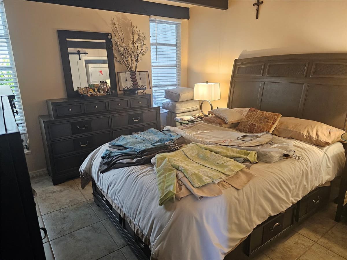 915 CLUB CIRCLE — photo 11 of 29
