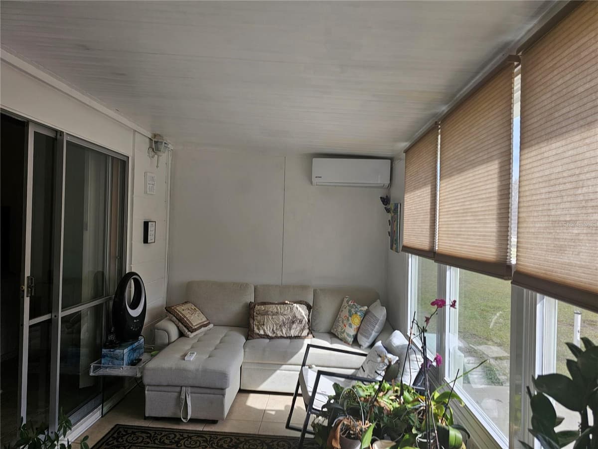 915 CLUB CIRCLE — photo 18 of 29
