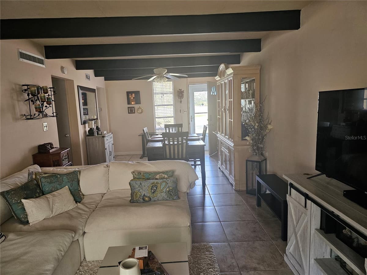 915 CLUB CIRCLE — photo 14 of 29