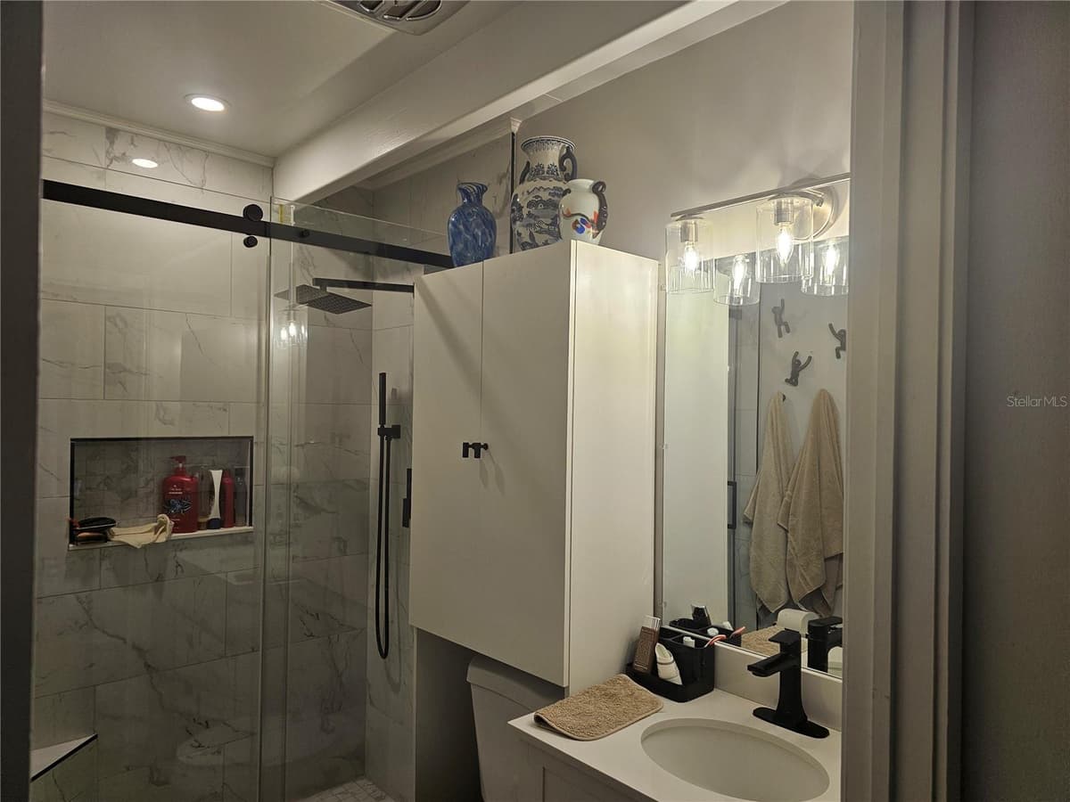 915 CLUB CIRCLE — photo 21 of 29