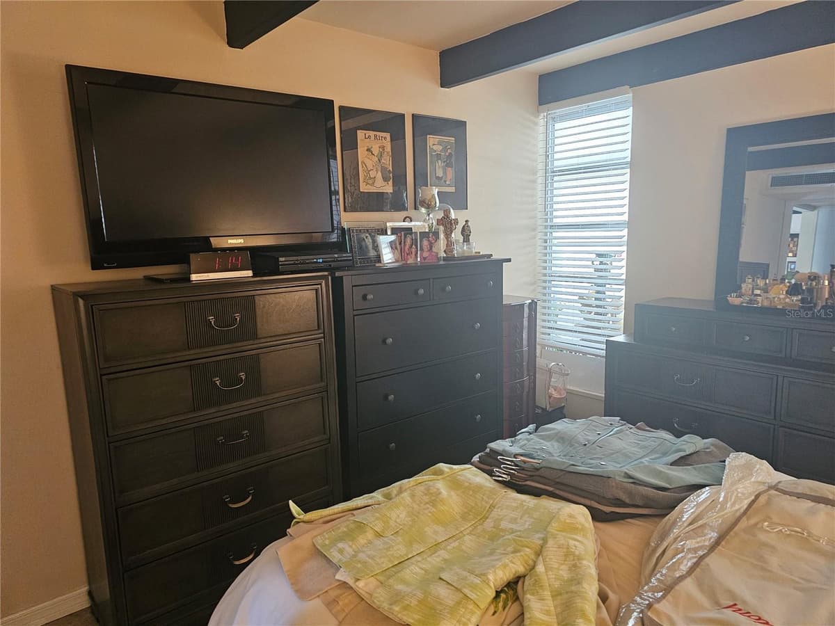 915 CLUB CIRCLE — photo 12 of 29