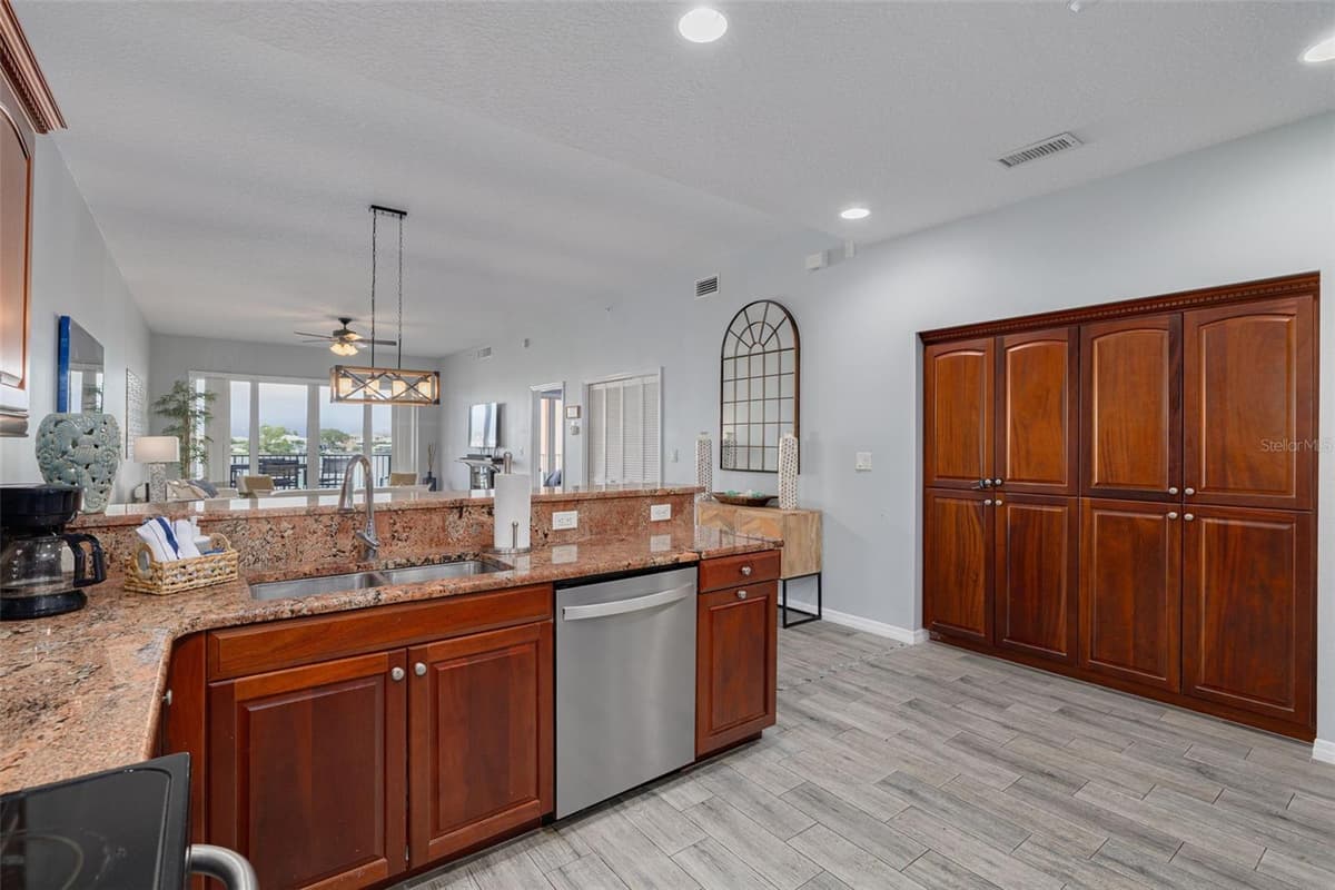 530 GULFVIEW BOULEVARD — photo 10 of 40