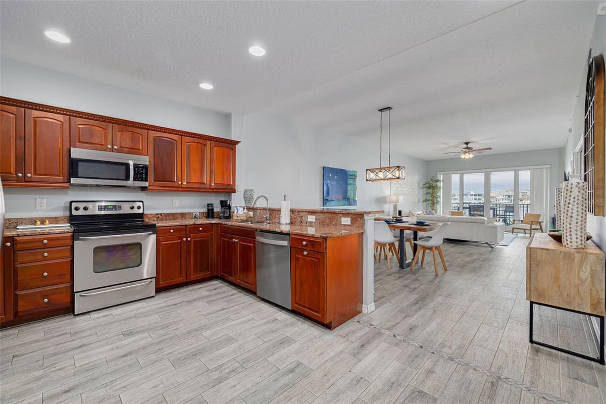 530 GULFVIEW BOULEVARD — photo 9 of 40