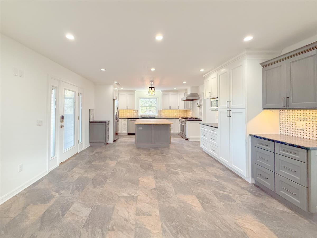 2827 SANCTUARY LANE — photo 12 of 59