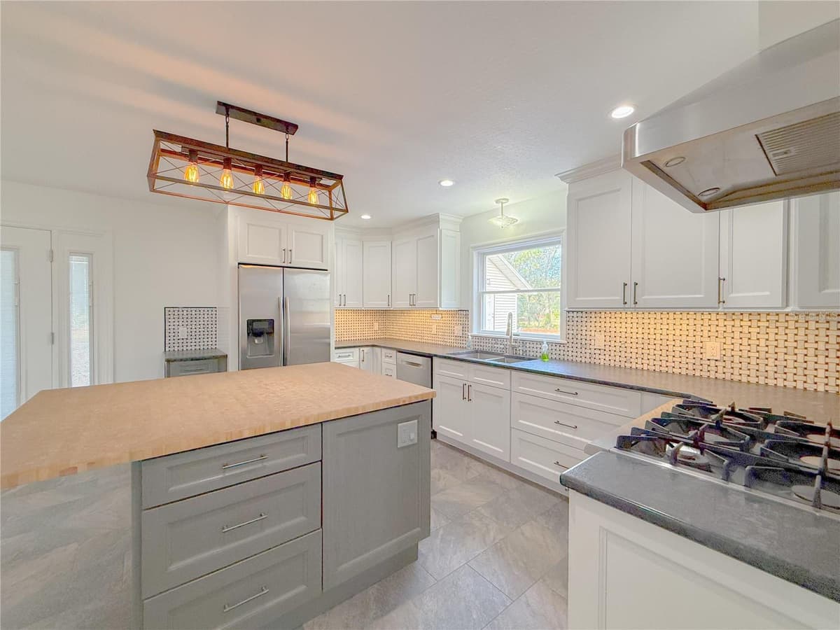 2827 SANCTUARY LANE — photo 17 of 59