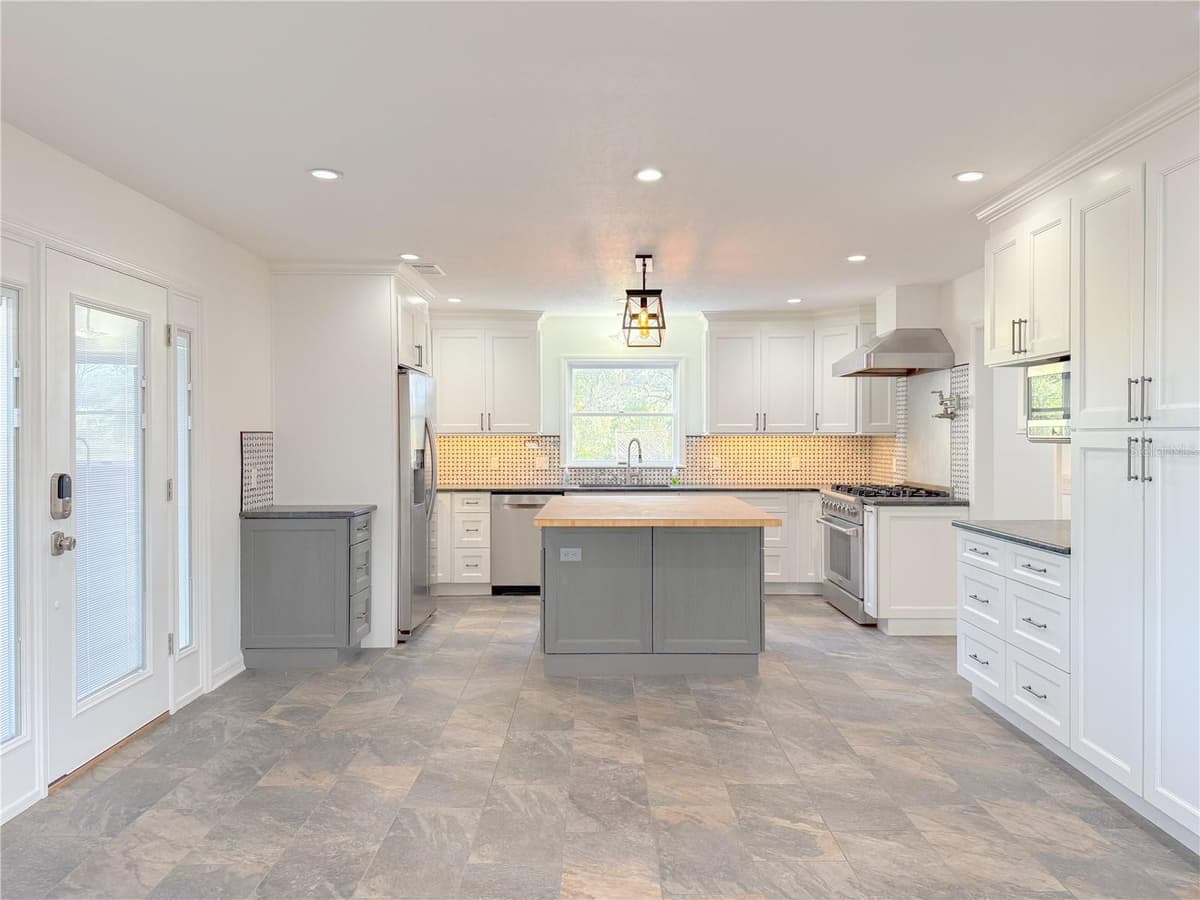 2827 SANCTUARY LANE — photo 13 of 59