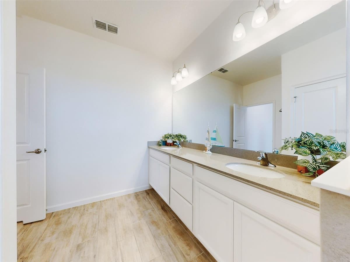 962 COMPASS LANDING DRIVE — photo 33 of 63