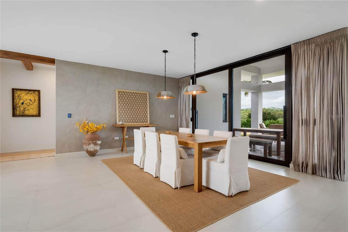 10 LOS LAGOS — photo 15 of 51