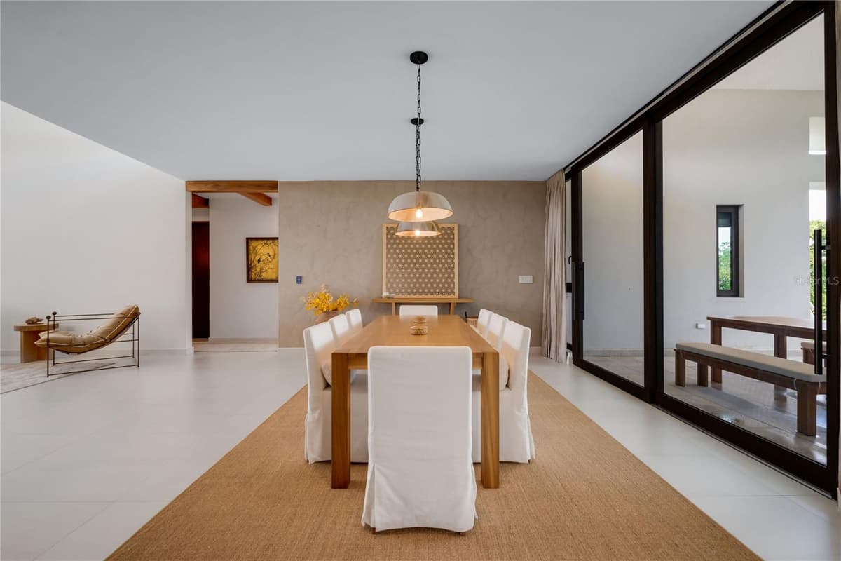 10 LOS LAGOS — photo 16 of 51