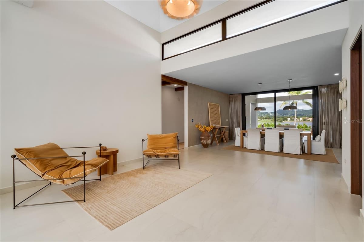10 LOS LAGOS — photo 12 of 51