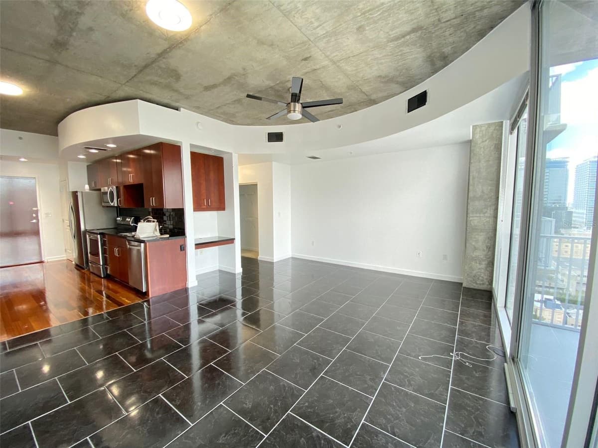 155 COURT AVENUE — photo 2 of 15