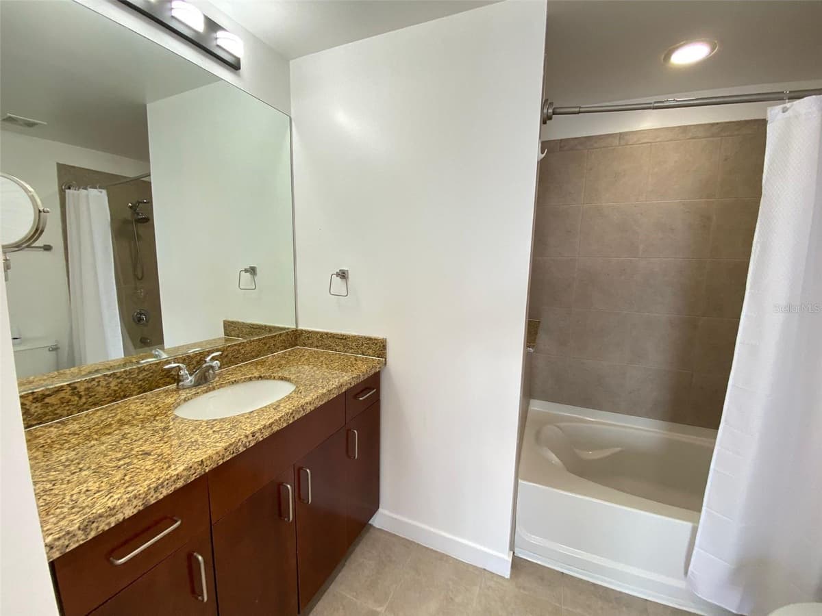 155 COURT AVENUE — photo 10 of 15
