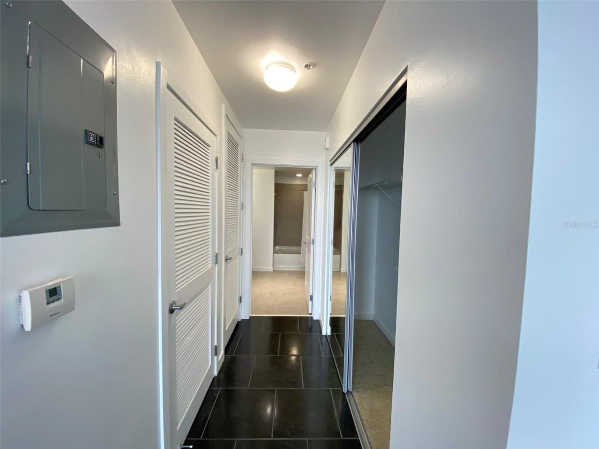 155 COURT AVENUE — photo 6 of 15