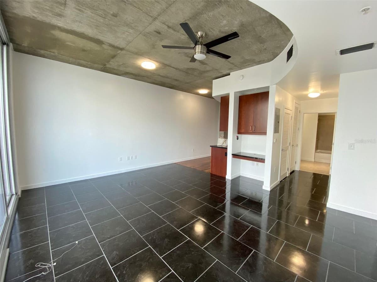 155 COURT AVENUE — photo 3 of 15