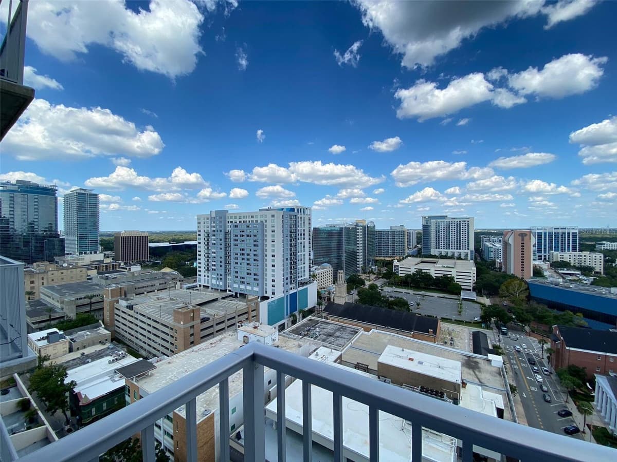 155 COURT AVENUE — photo 13 of 15