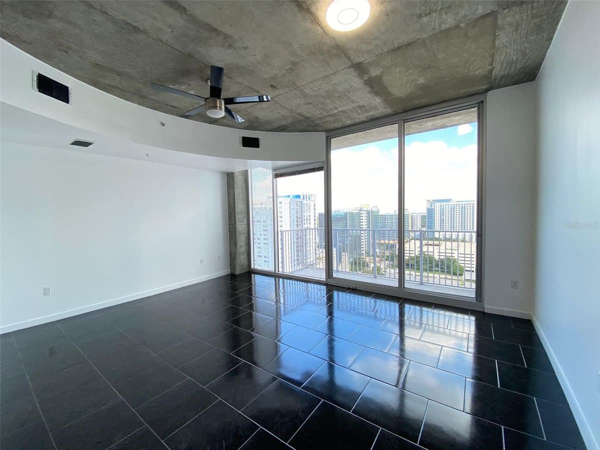 155 COURT AVENUE — photo 8 of 15