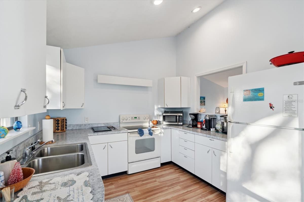 12631 HODGSON AVENUE — photo 16 of 40