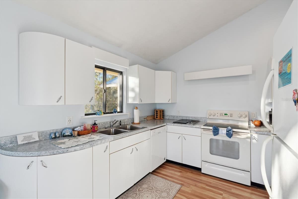 12631 HODGSON AVENUE — photo 17 of 40