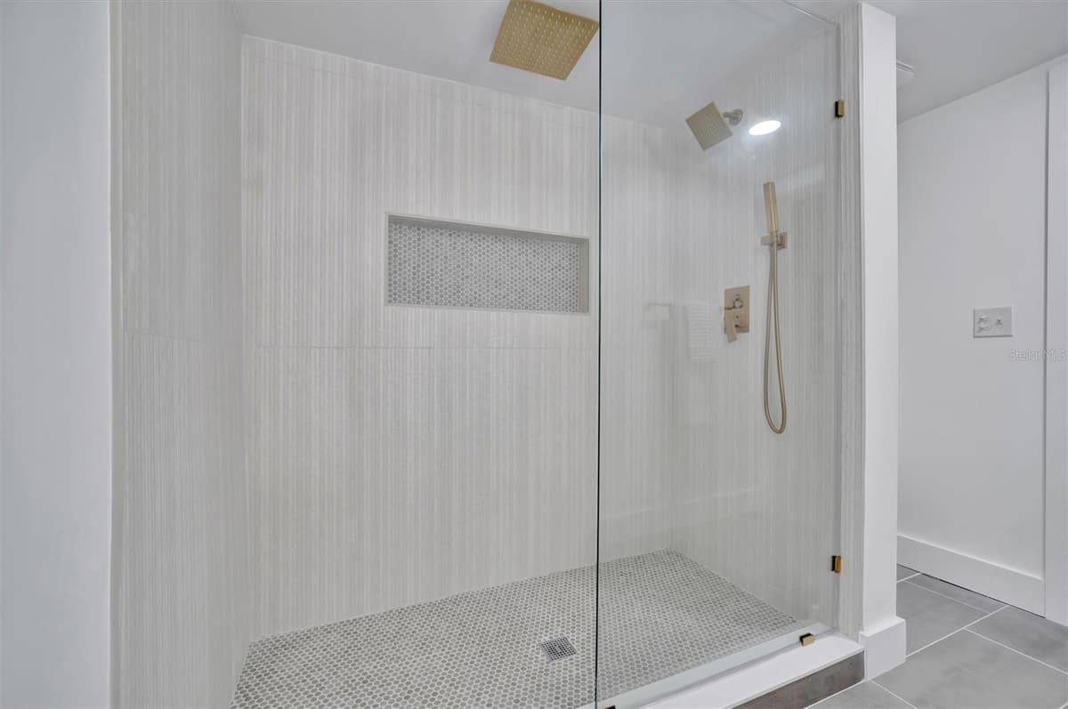 2713 4TH AVENUE — photo 34 of 85