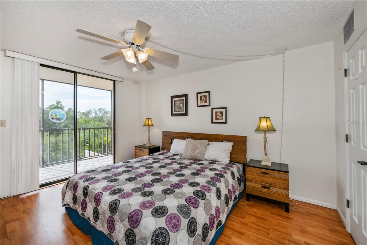 25188 MARION AVENUE — photo 18 of 49