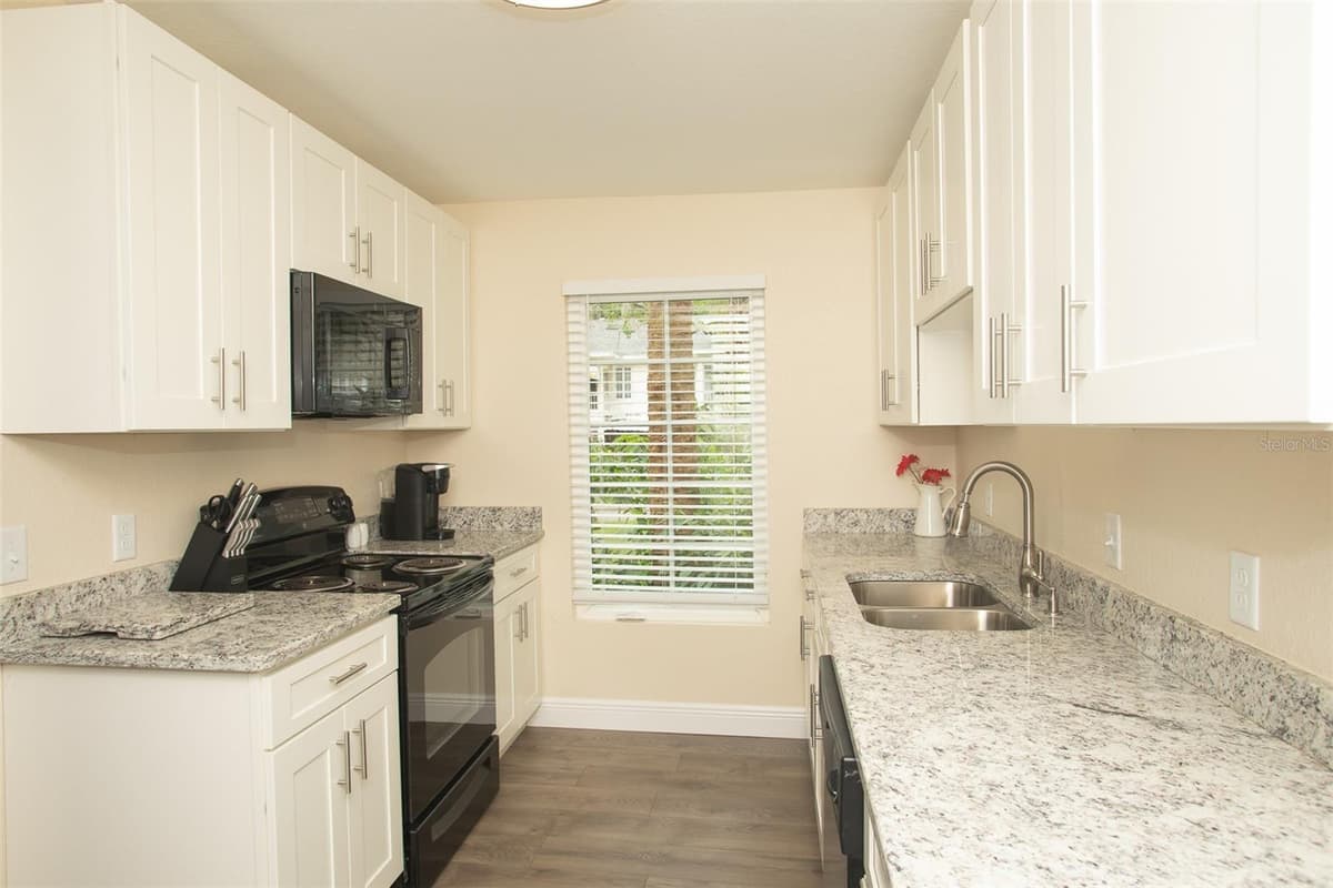 915 PALMETTO STREET — photo 38 of 65