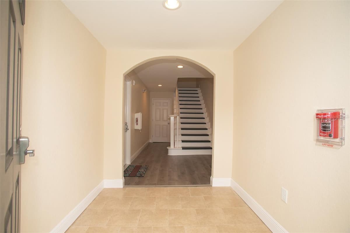 915 PALMETTO STREET — photo 8 of 65