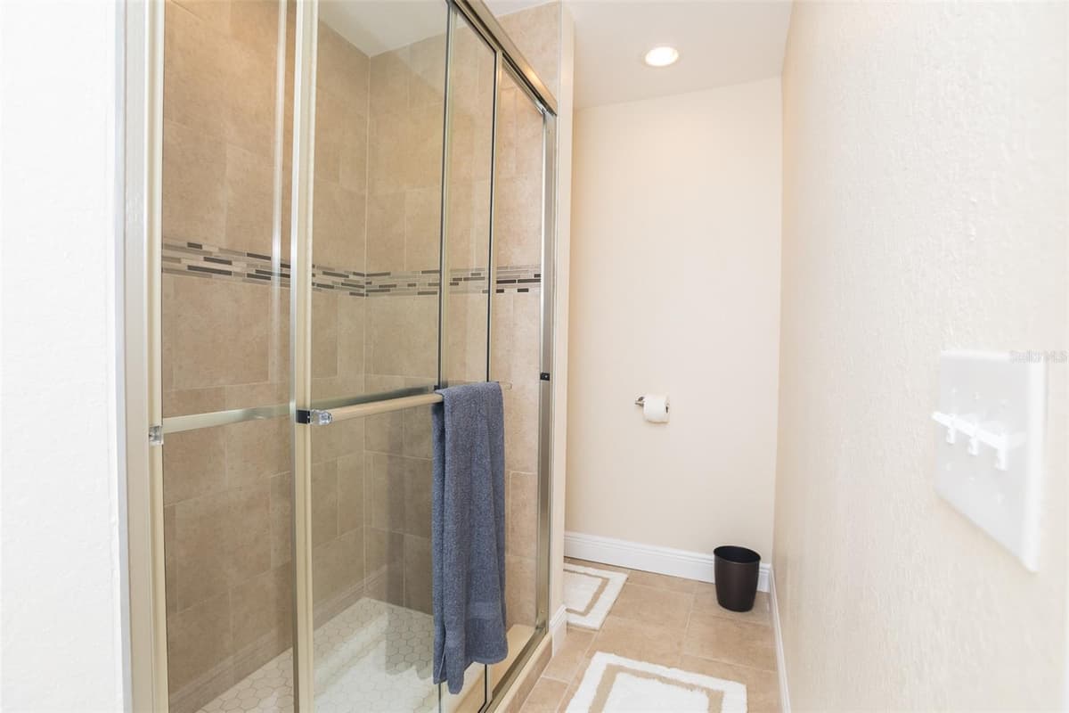 915 PALMETTO STREET — photo 39 of 65