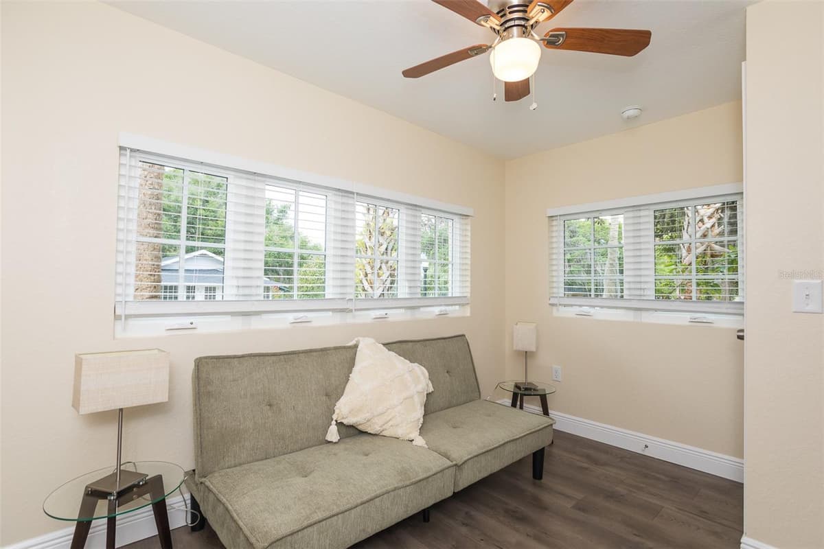 915 PALMETTO STREET — photo 11 of 65