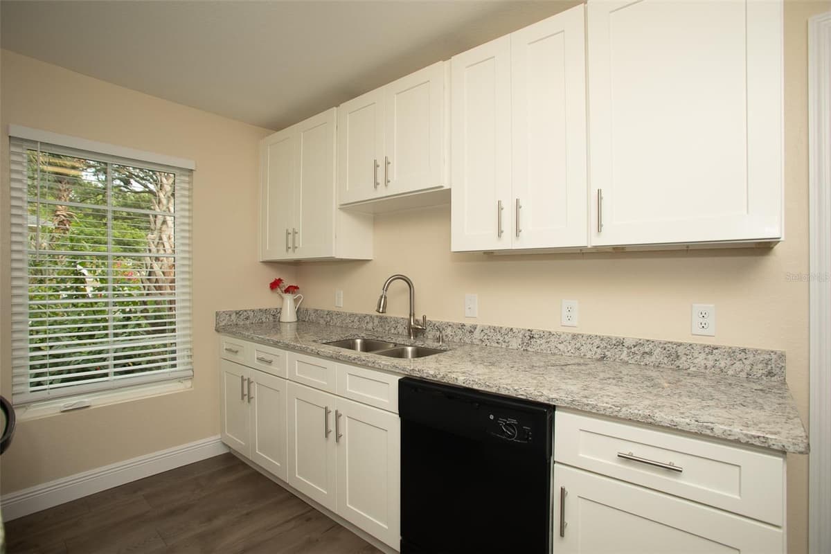 915 PALMETTO STREET — photo 36 of 65
