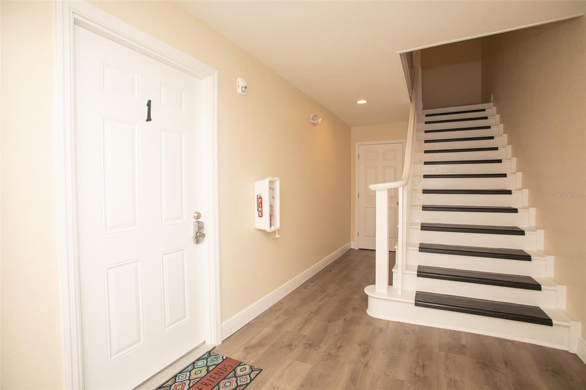 915 PALMETTO STREET — photo 9 of 65