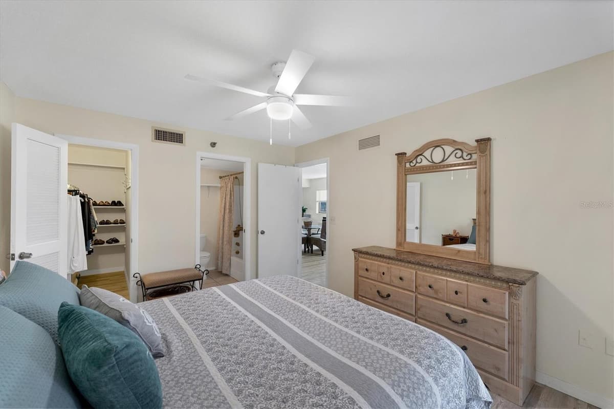 104 CAPRI ISLES BOULEVARD — photo 16 of 43