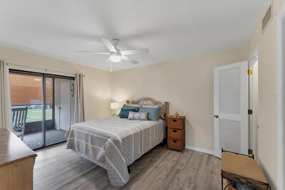 104 CAPRI ISLES BOULEVARD — photo 14 of 43