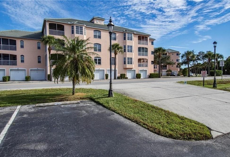 104 CAPRI ISLES BOULEVARD — photo 26 of 43