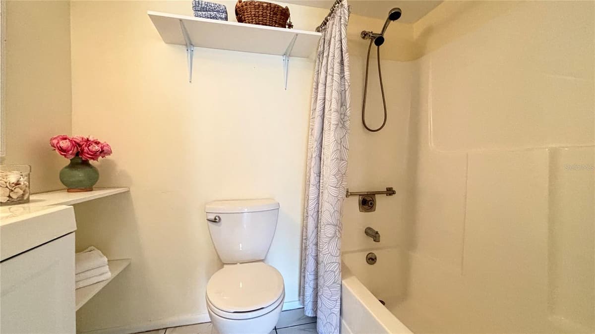 104 CAPRI ISLES BOULEVARD — photo 19 of 43